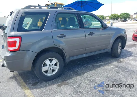 2012 Ford Escape Xls z USA, uszkodzony, nr VIN 1FMCU0C74CKA69854